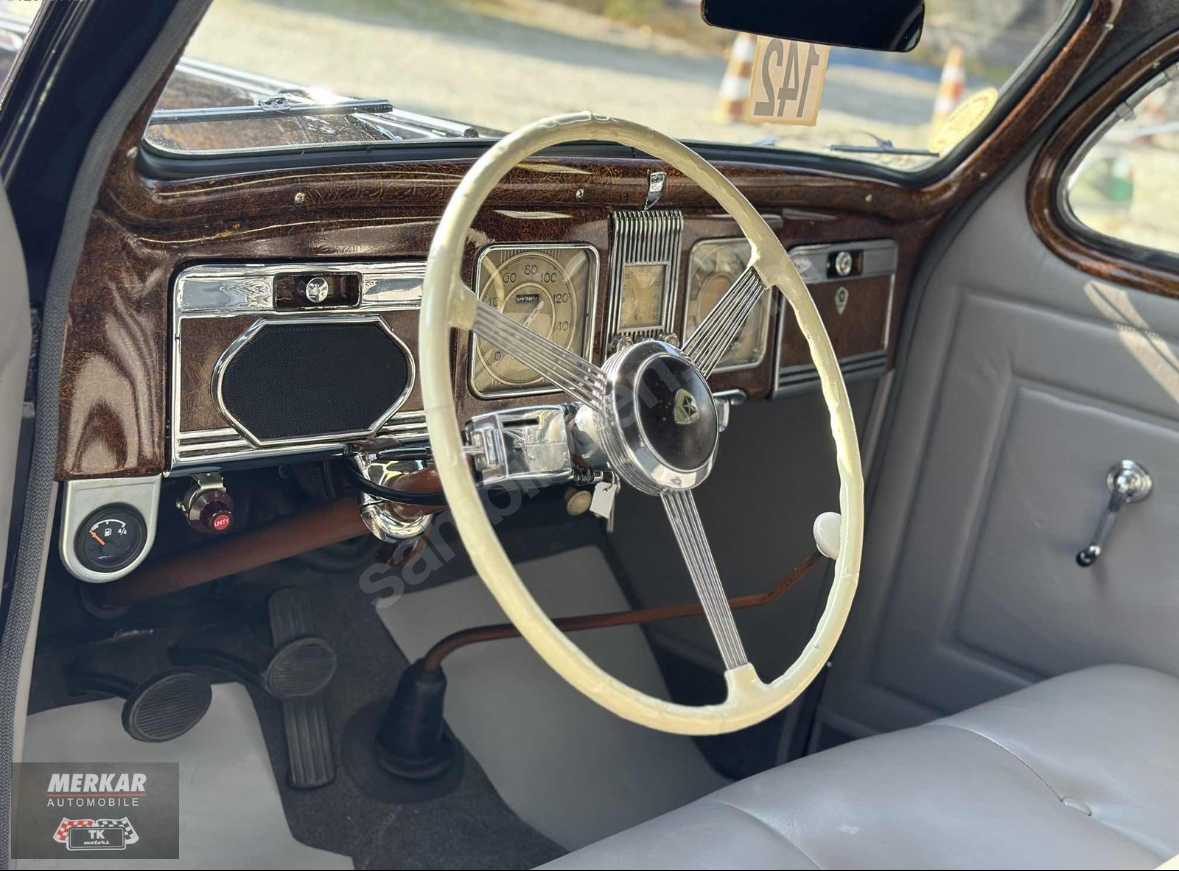 1938 CHRYSLER ROYAL COUPE