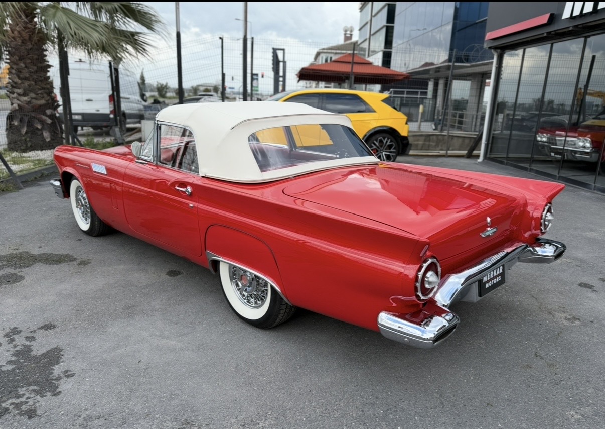 1957 FORD THUNDERBİRD