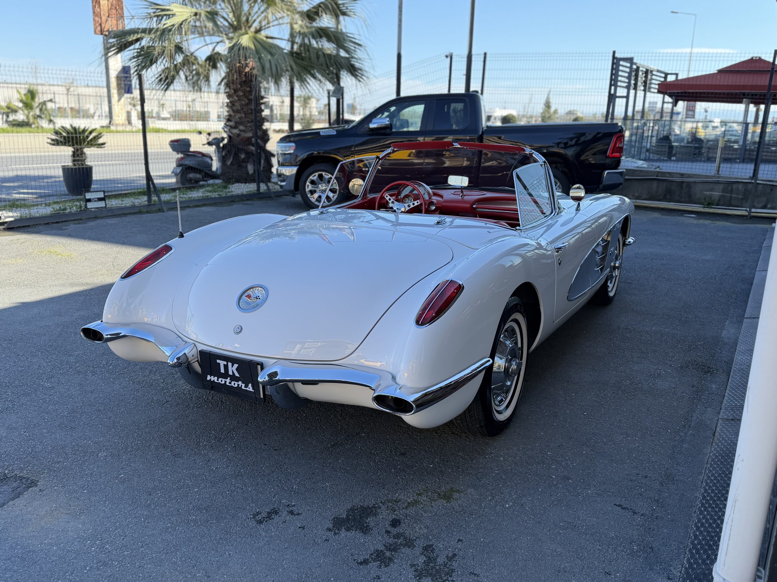 1960 CHEVROLET CORVETTE