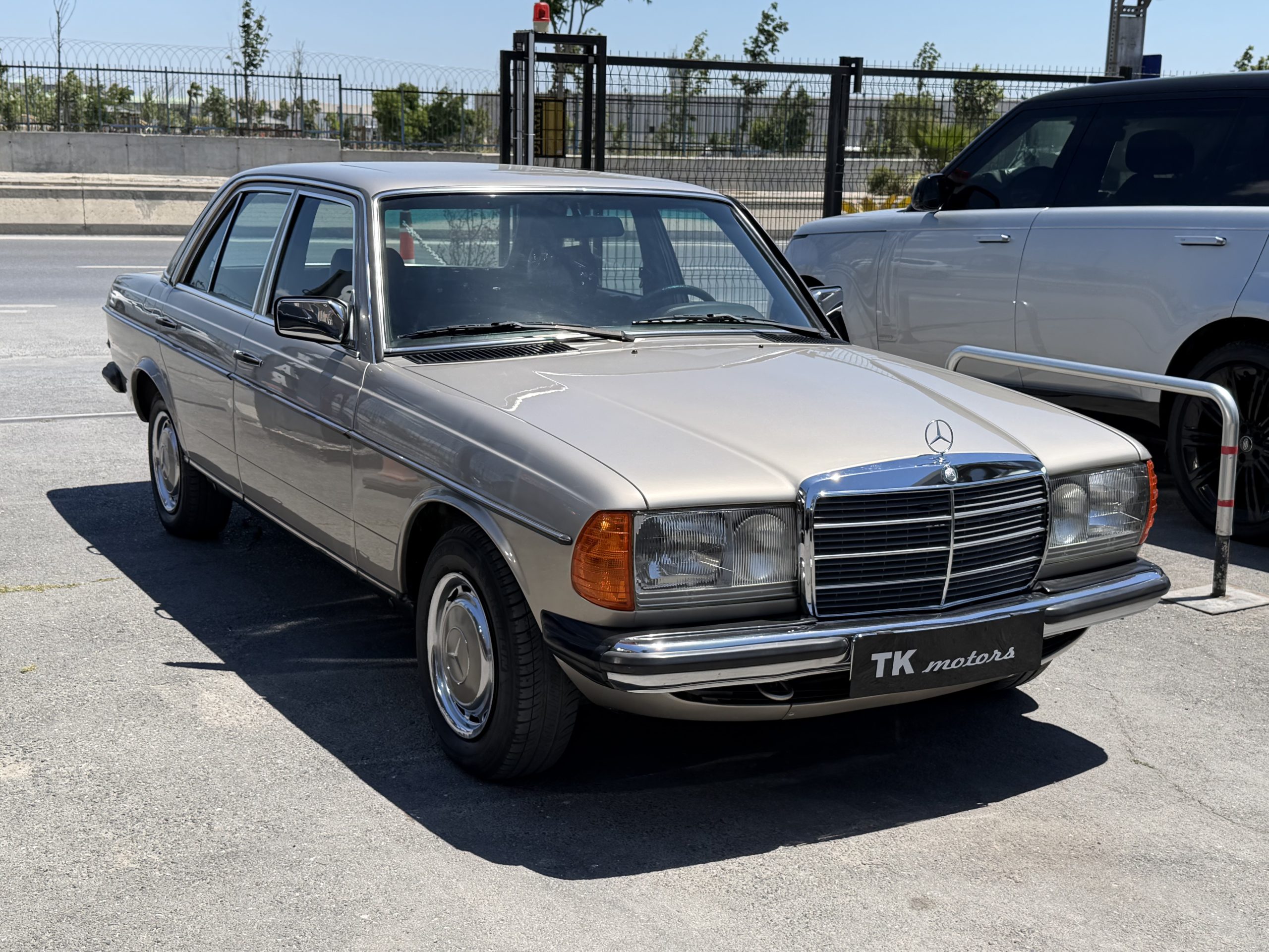 1984 Mercedes-Benz 230E