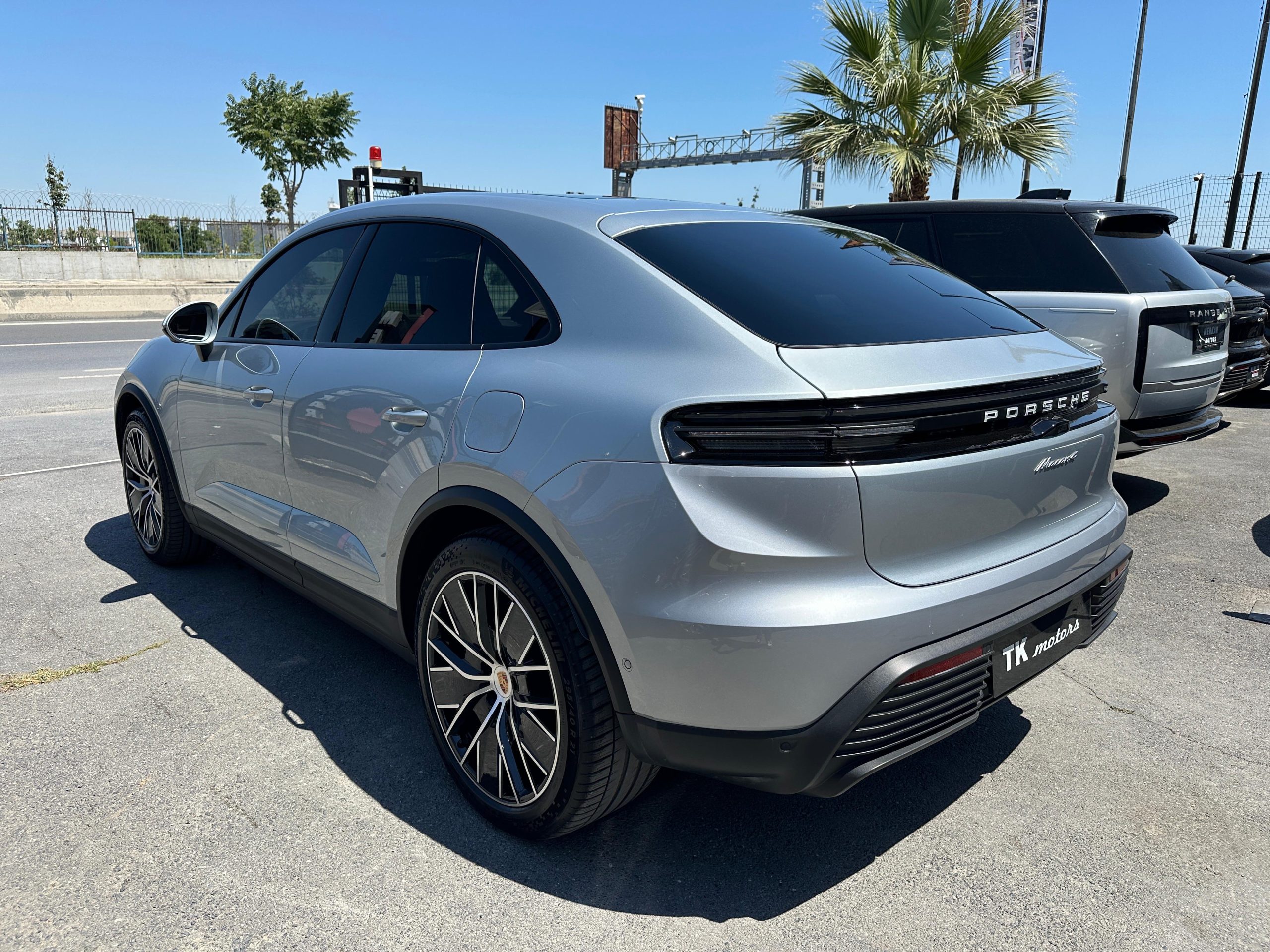 2025 Porsche MACAN 4 AIRMATIC BAYİ ÖZEL SİPARİŞ DÜŞÜK KM