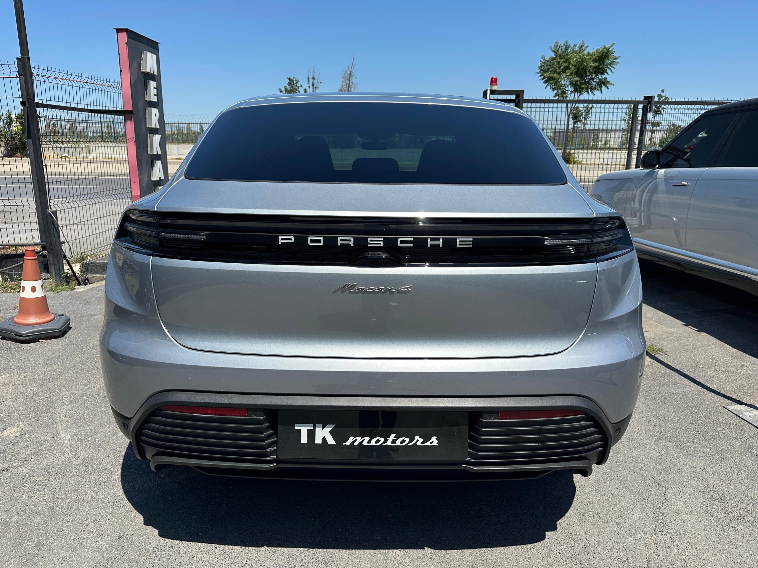 2025 Porsche MACAN 4 AIRMATIC BAYİ ÖZEL SİPARİŞ DÜŞÜK KM